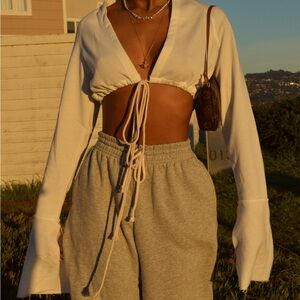 CROPPED LONG SLEEVE TOP WITH TIE DETAILING